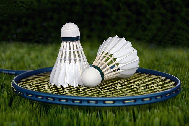 Pojďte si zahrát badminton s raketami Yonex