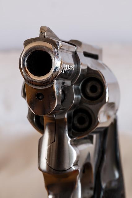 S pistolí v ruce
